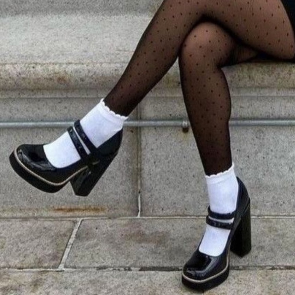 STEVE MADDEN Mary Jane heels. The black